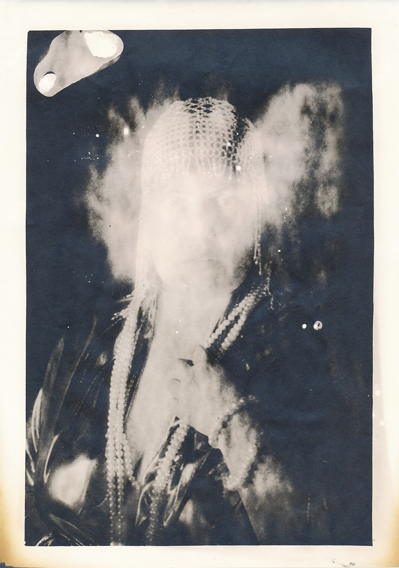 Junge Dame in Perlen